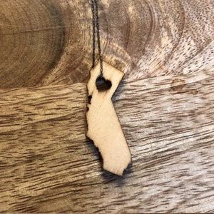 NWOT California‎ Love pendant necklace